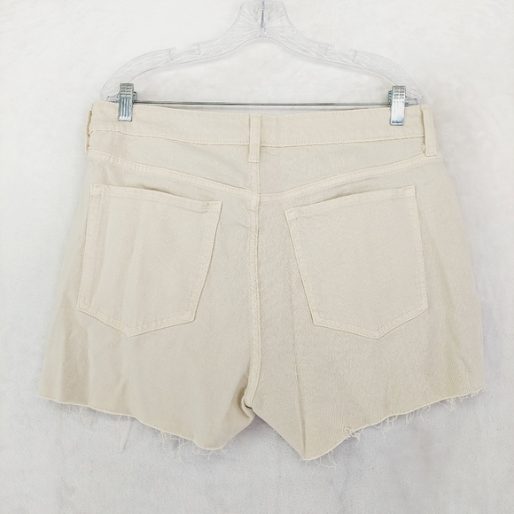 NEW Old Navy Cream High Rise Straight Secret Smooth Pockets Fried Hem Short P205 - Picture 4 of 8
